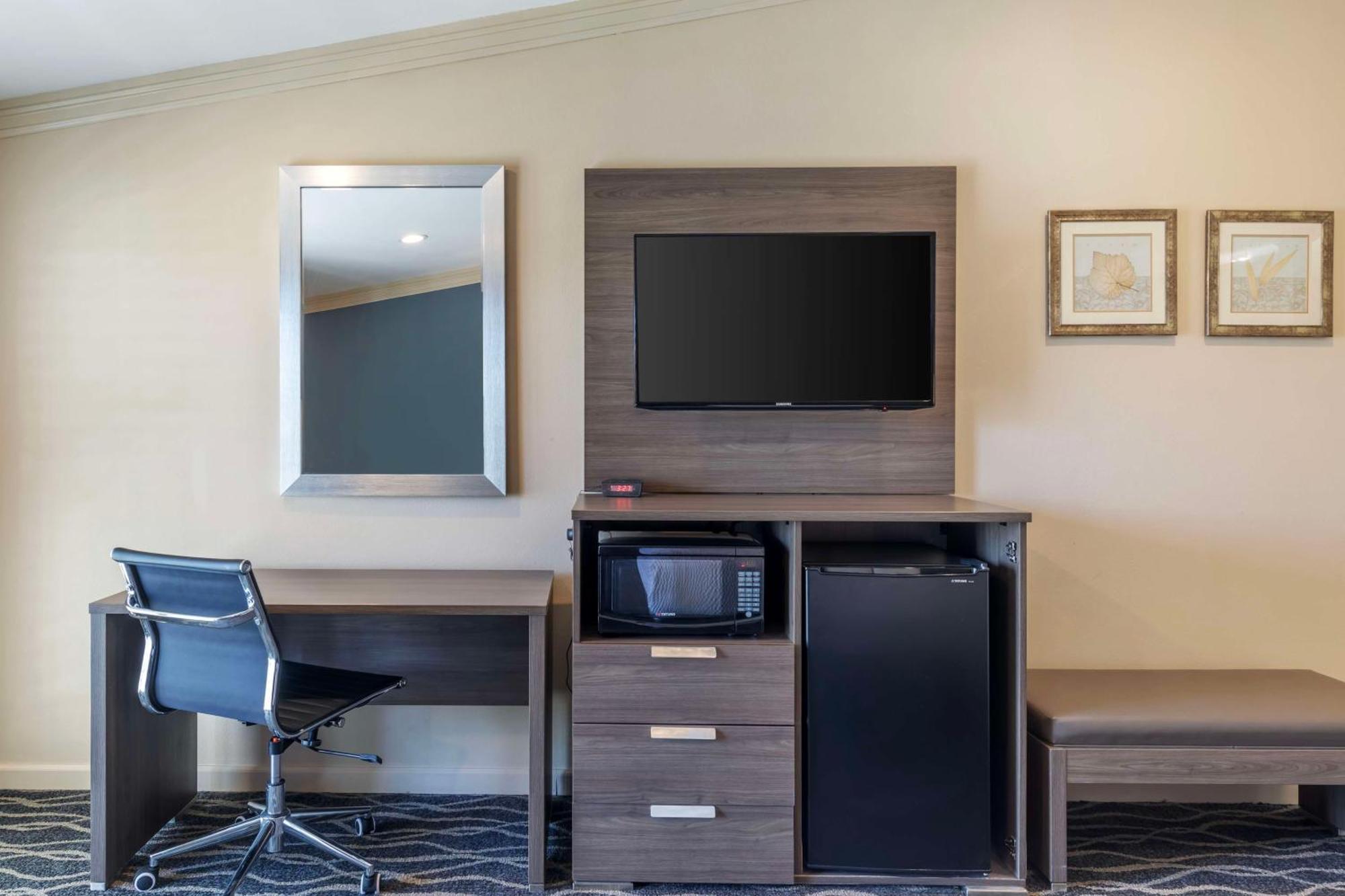 Best Western Plus Hill House Bakersfield Exterior photo
