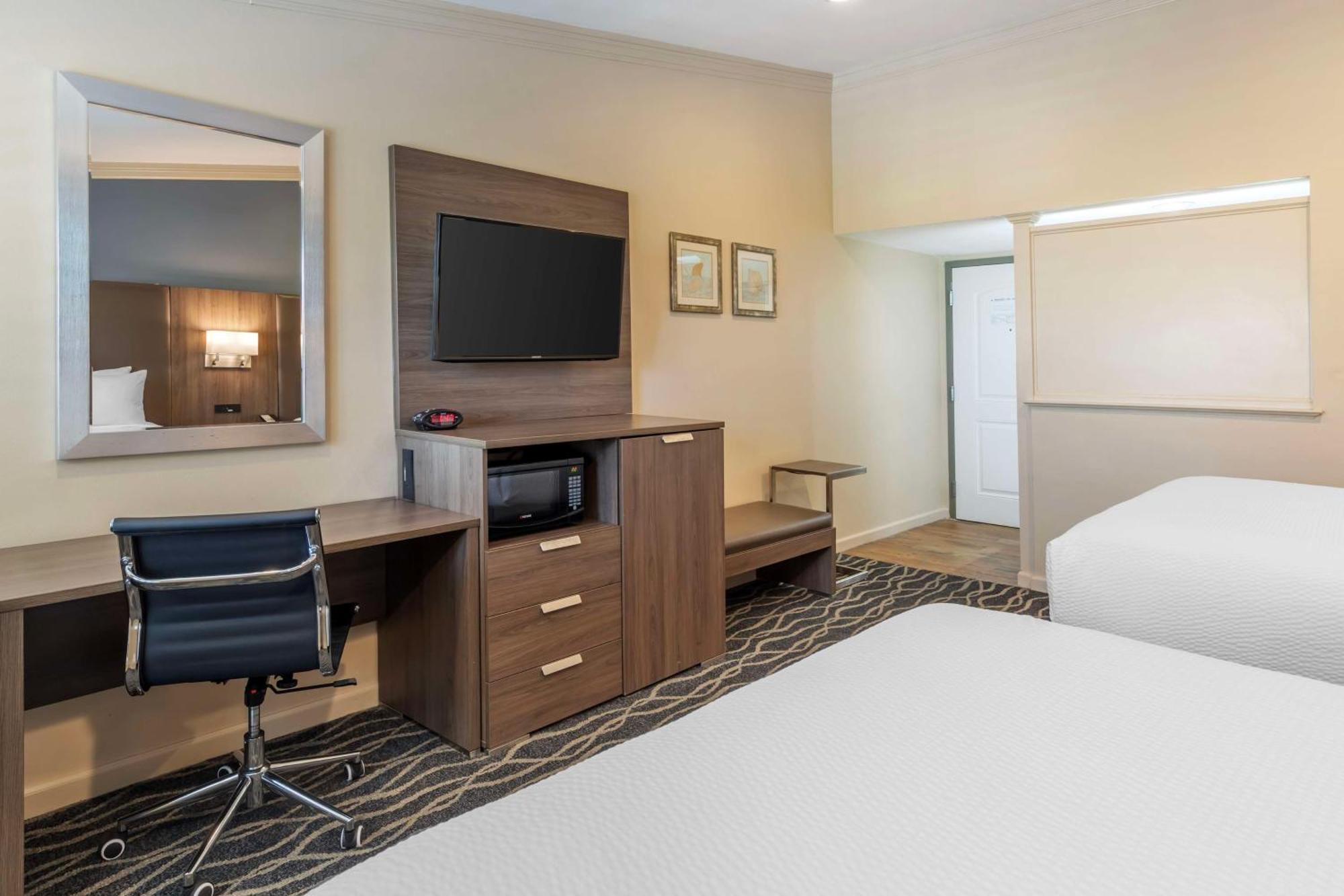 Best Western Plus Hill House Bakersfield Exterior photo